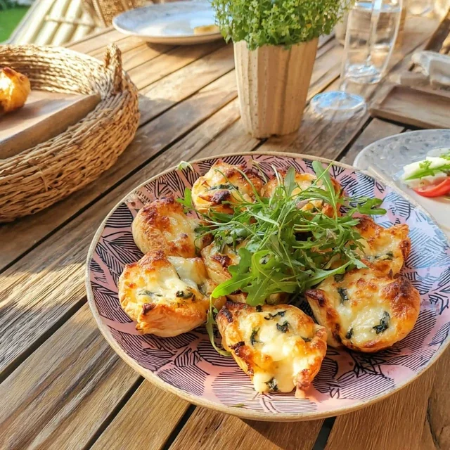 Bouchées feuilletées aux épinards et ricotta