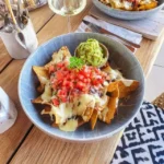 Délicieux Nachos avec Guacamole Crémeux et Salsa Fraîche