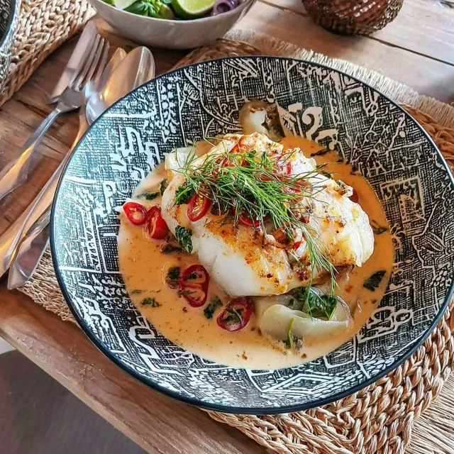 Filet de cabillaud poché au lait de coco et citron vert