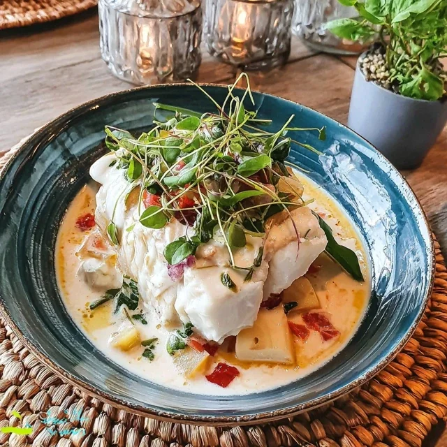 Filet de cabillaud poché au lait de coco et citron vert
