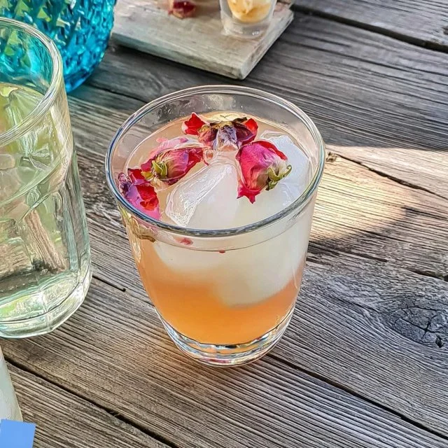 Limonade à la Rose et Eau Pétillante