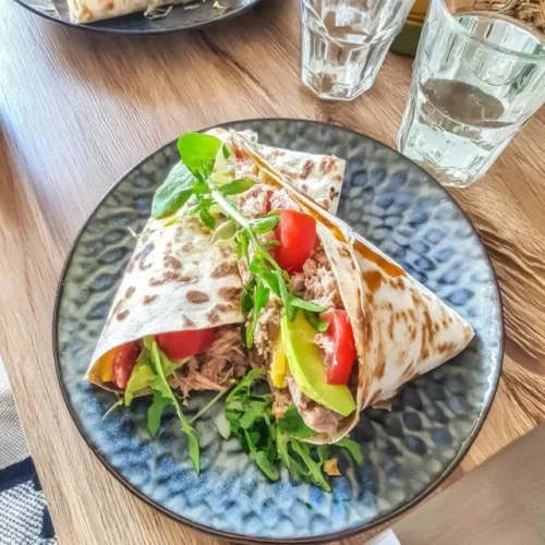 Piadina au Thon, Avocat et Tomates savoureuse et fraîche