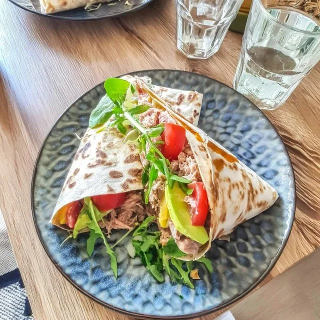 Piadina au Thon, Avocat et Tomates