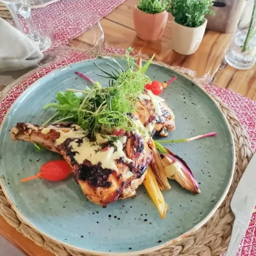 Recette de poulet grillé aux herbes avec des légumes de saison