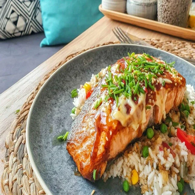 Saumon teriyaki au four avec riz aux petits pois