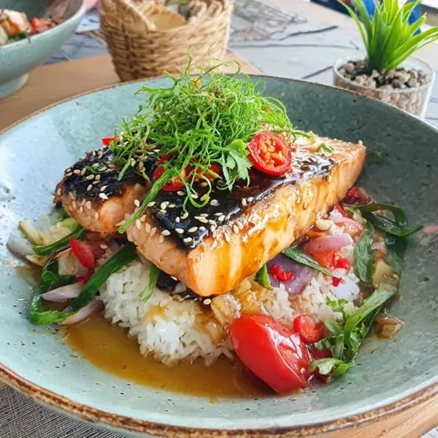 Saumon teriyaki au four avec riz aux petits pois