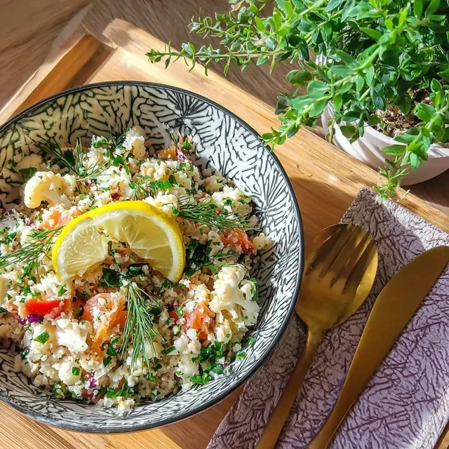 Tabboulé de chou-fleur aux herbes fraîches et citron