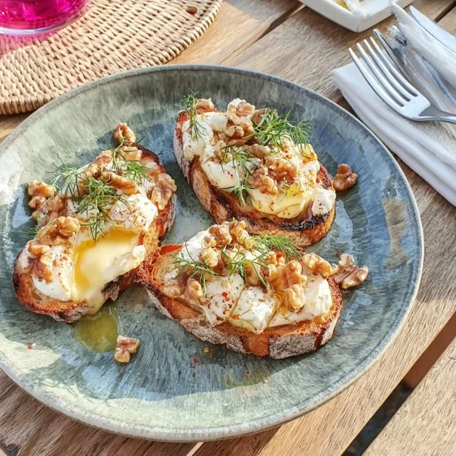 Tartines apéro chèvre, miel et noix