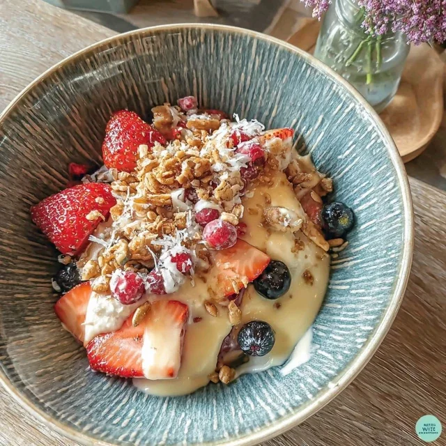Açaï Bowl aux Fruits Rouges et Granola