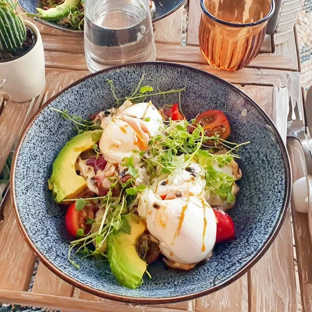 Brunch Bowl aux Oeufs Pochés et Avocat