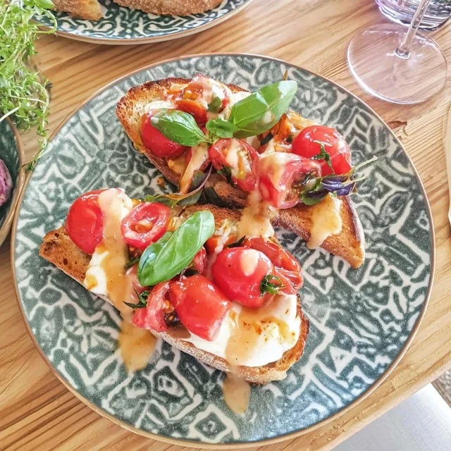 Bruschetta aux Tomates Cerises et Basilic Frais