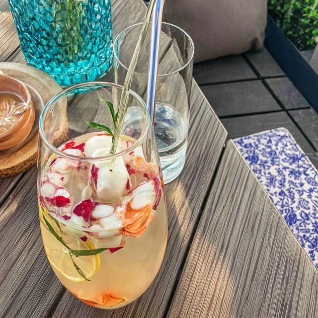 Limonade à la Rose et Eau Pétillante