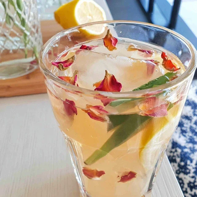Limonade à la Rose et Eau Pétillante