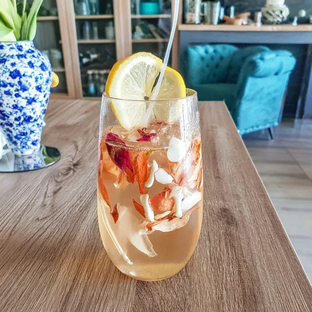 Limonade à la Rose et Eau Pétillante