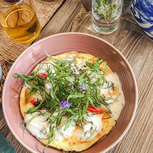 Omelette aux Herbes Fraîches et Chèvre