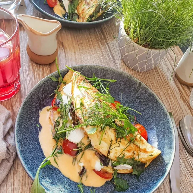 Omelette aux Herbes Fraîches et Chèvre