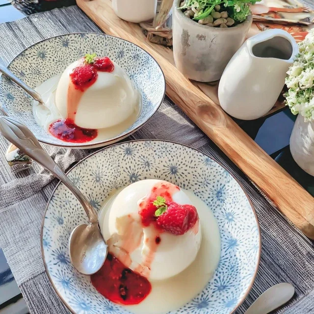 Panna Cotta à la Vanille et Coulis de Framboise