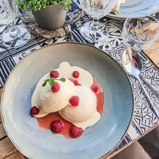 Panna Cotta à la Vanille et Coulis de Framboise