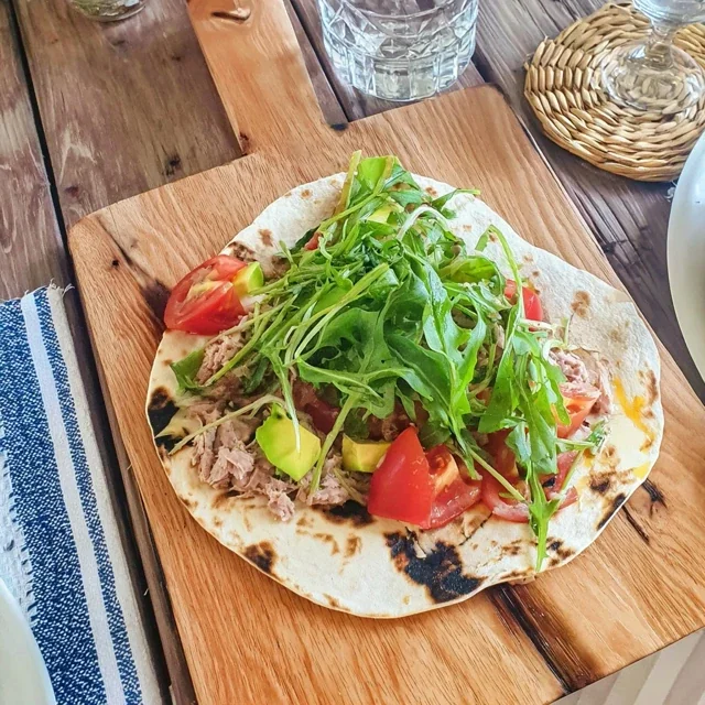 Piadina au Thon, Avocat et Tomates