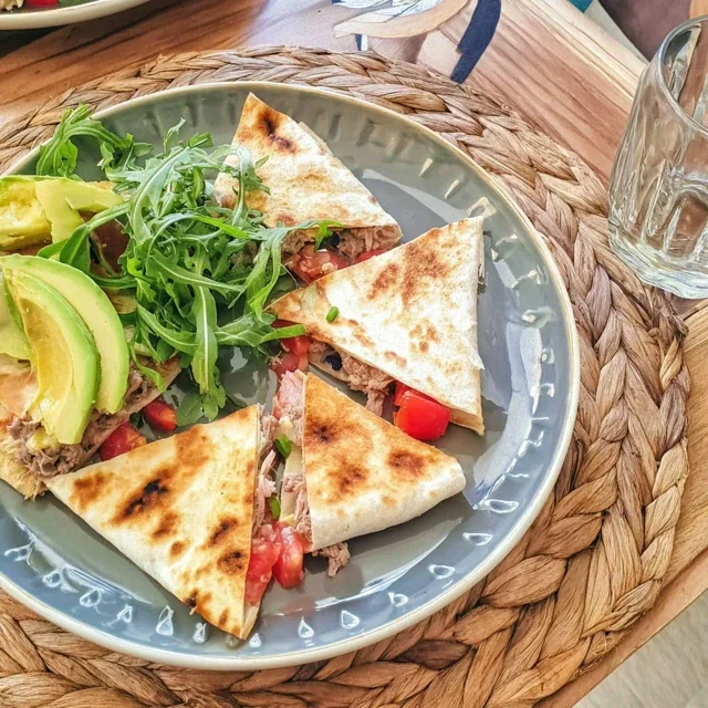 Piadina au Thon, Avocat et Tomates
