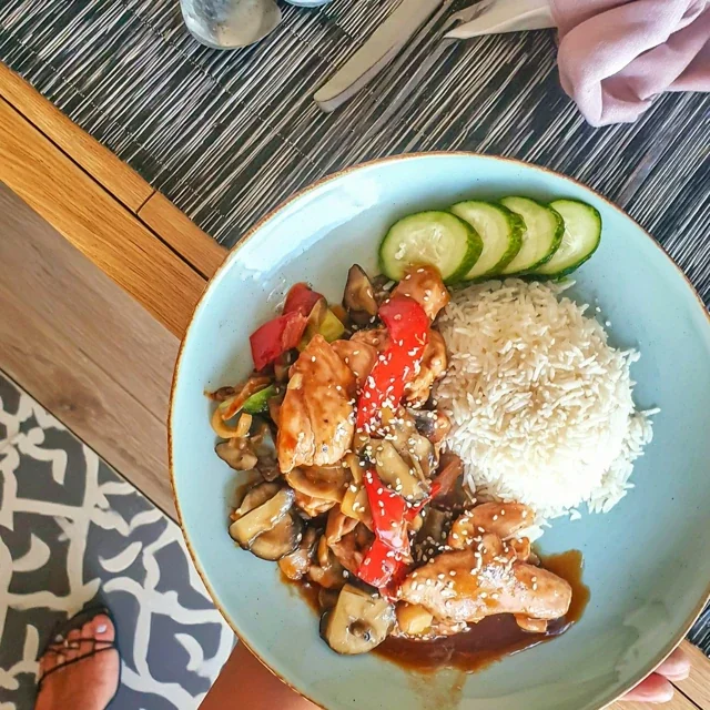 Recette de Chicken Teriyaki avec Légumes Sautés et Riz