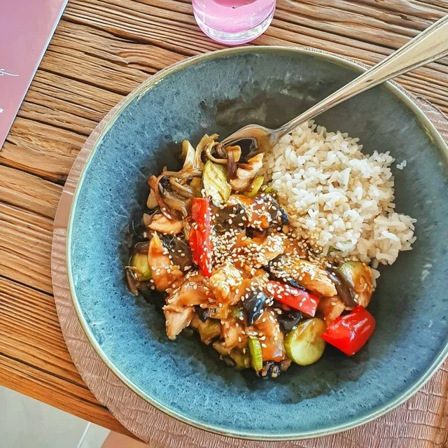 Recette de Chicken Teriyaki avec Légumes Sautés et Riz