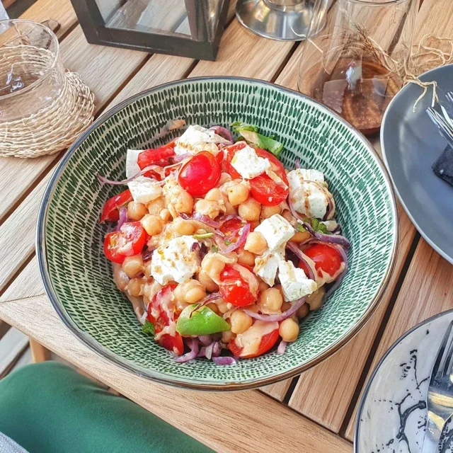 Salade de Pois Chiches Grillés aux Tomates et Feta