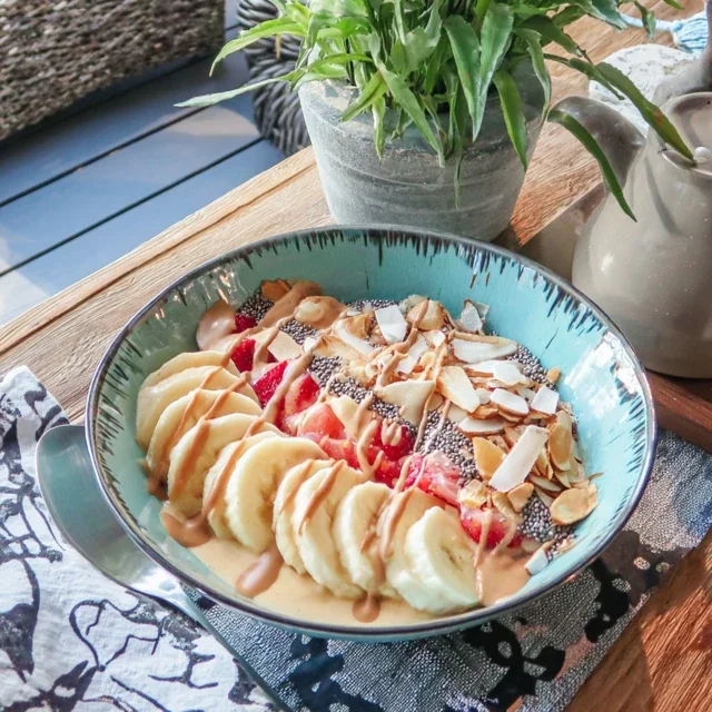 Smoothie Bowl Mangue, Banane et Graines de Chia