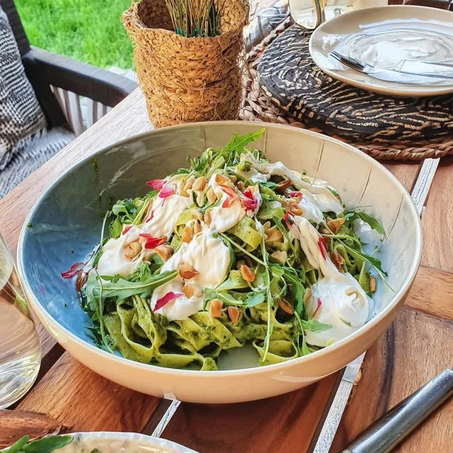 Tagliatelles Fraîches au Pesto de Roquette