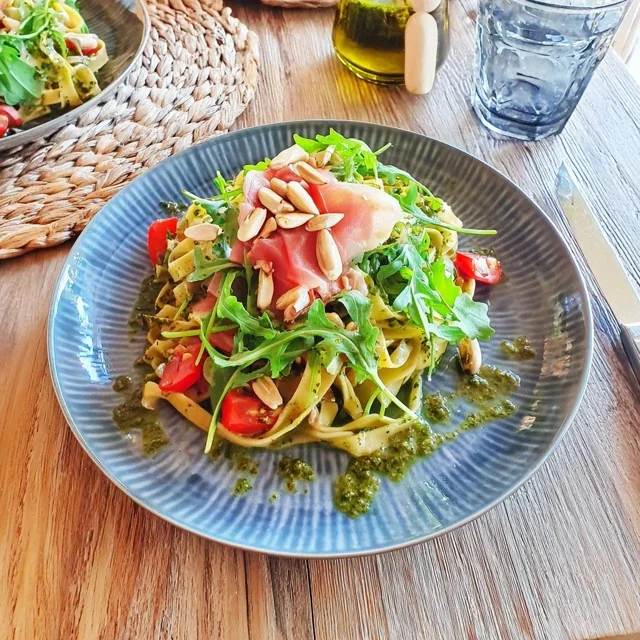 Tagliatelles Fraîches au Pesto de Roquette