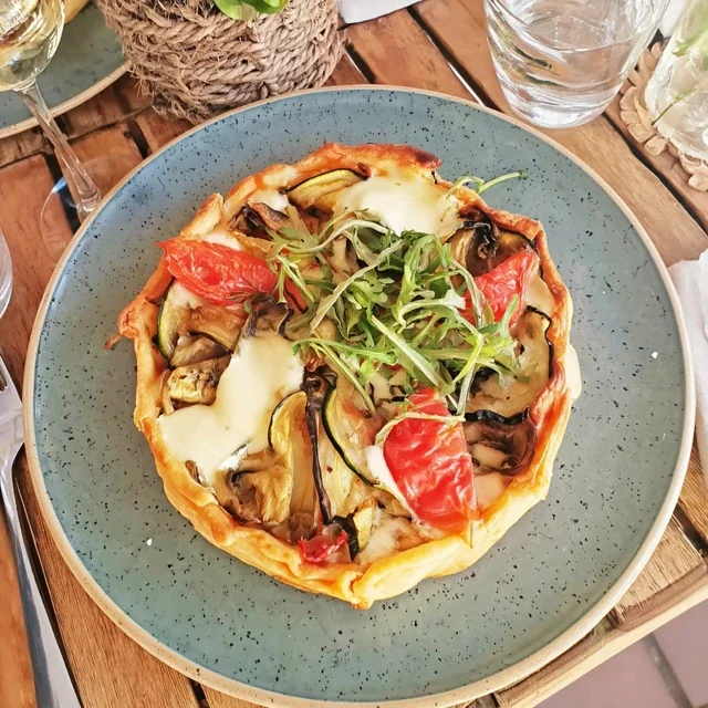 Tarte aux Légumes Grillés et Fromage de Chèvre