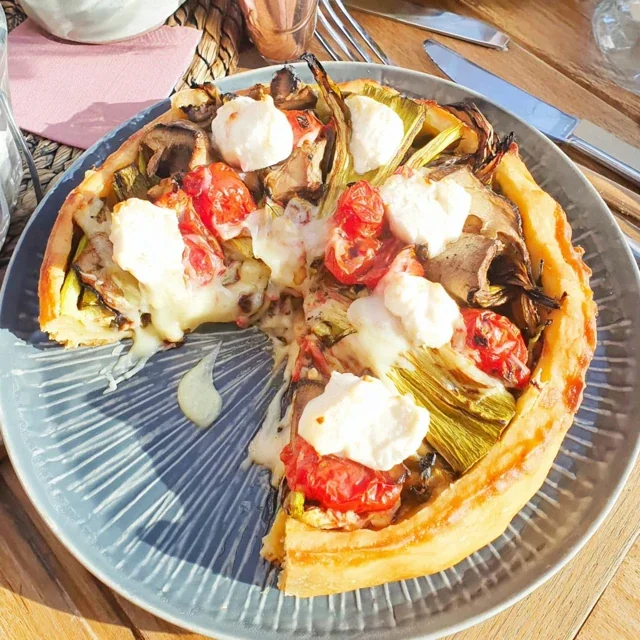 Tarte aux Légumes Grillés et Fromage de Chèvre