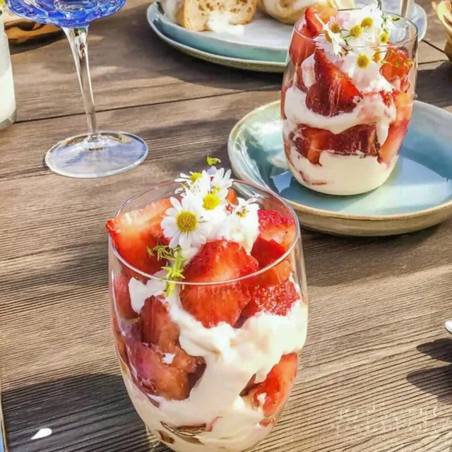 Verrines Fraises et Crème Fouettée au Citron