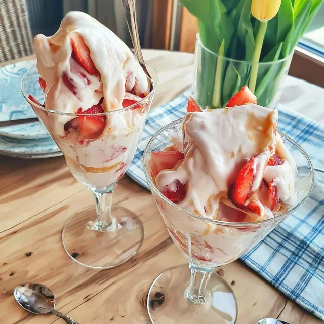 Verrines Fraises et Crème Fouettée au Citron