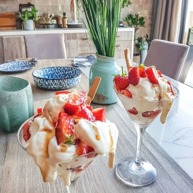 Verrines Fraises et Crème Fouettée au Citron